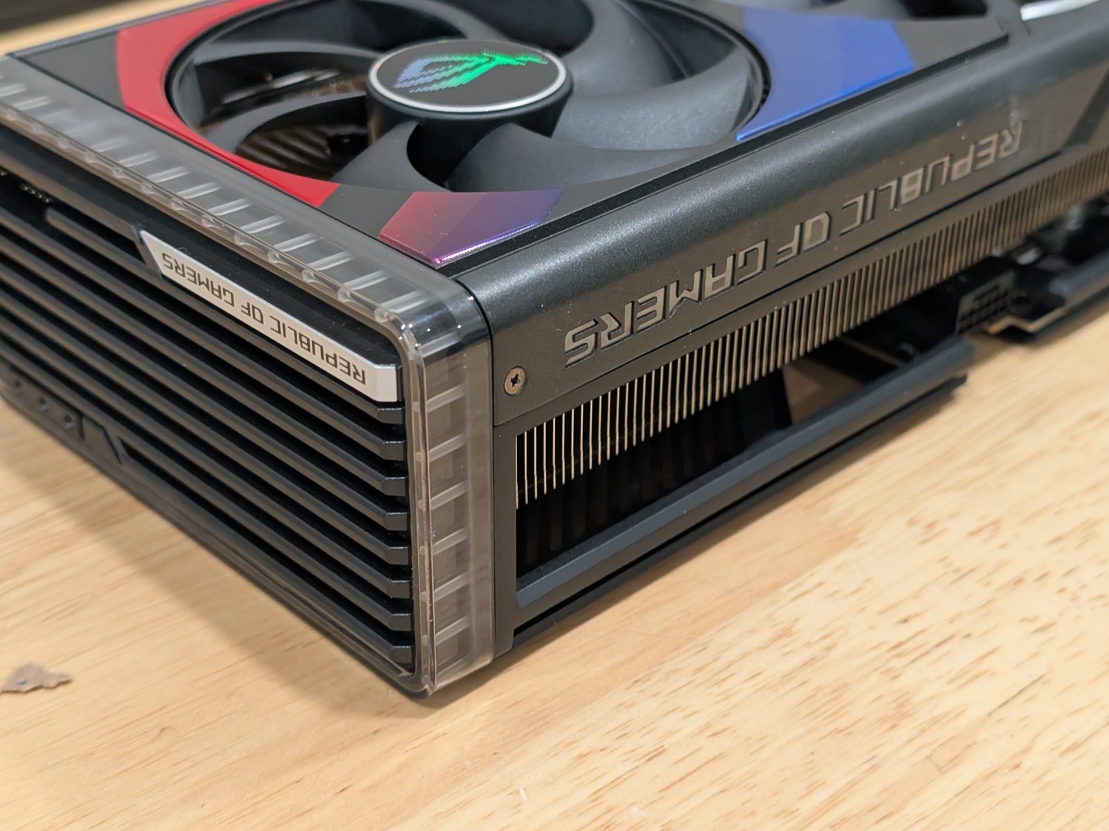 عرض مميز: كارت شاشة ASUS ROG S - مراجعة Rtx 4090 24Gb Gddr6X وسعره
